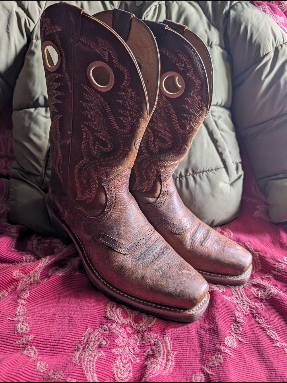 Ariat Brown Cowboy Boots!